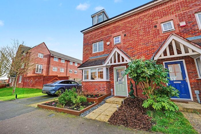 4 Bedroom End Of Terrace House For Sale In Angell Drive, Market Harborough, LE16