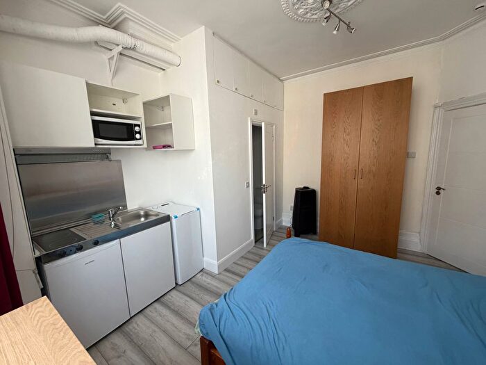 Studio To Rent In Berens Road, London, NW10
