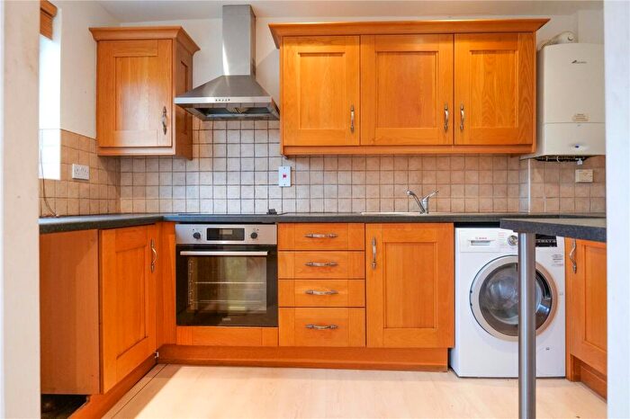 2 Bedroom Apartment To Rent In Muirfield Close, Reading, Berkshire, RG1