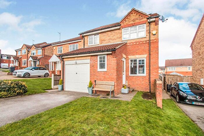 3 Bedroom Detached House To Rent In Dunnock Croft, Morley, Leeds, LS27