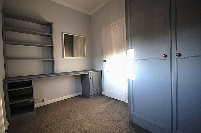 2 Bedroom Flat To Rent In Harvard Road, Isleworth, TW7