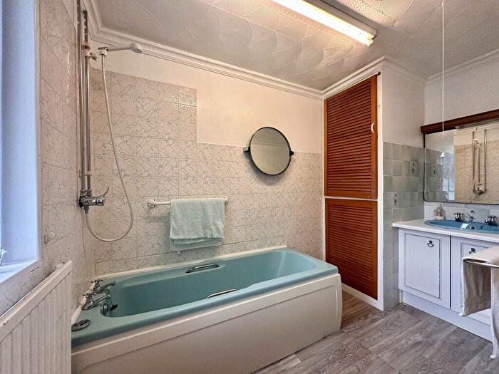 4 Bedroom Detached Bungalow For Sale In Stepshort, Belton, NR31