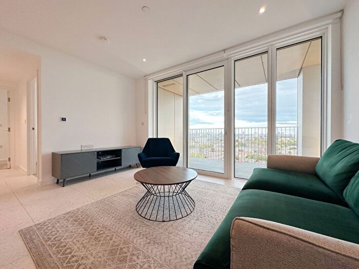 2 Bedroom Flat For Sale In Bouchon Point, Silk District, E1