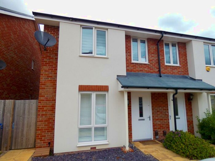 3 Bedroom House To Rent In Coxwell Avenue, Farnborough, Hampshire, GU14