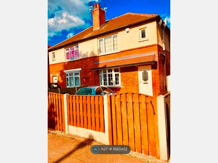 3 Bedroom Semi-Detached House To Rent In Peacock Ave, Wakefield, WF2