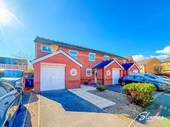 3 Bedroom End Of Terrace House To Rent In Le Patourel Close, Christchurch, Dorset, BH23