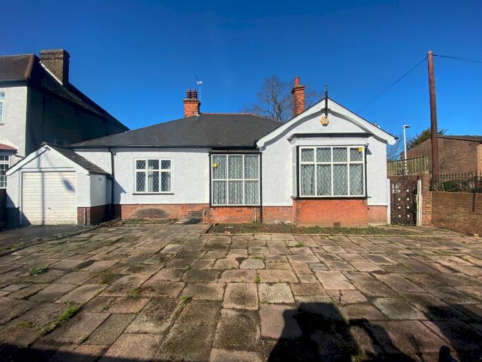 4 Bedroom Detached Bungalow To Rent In Yeading Lane, Hayes, UB4