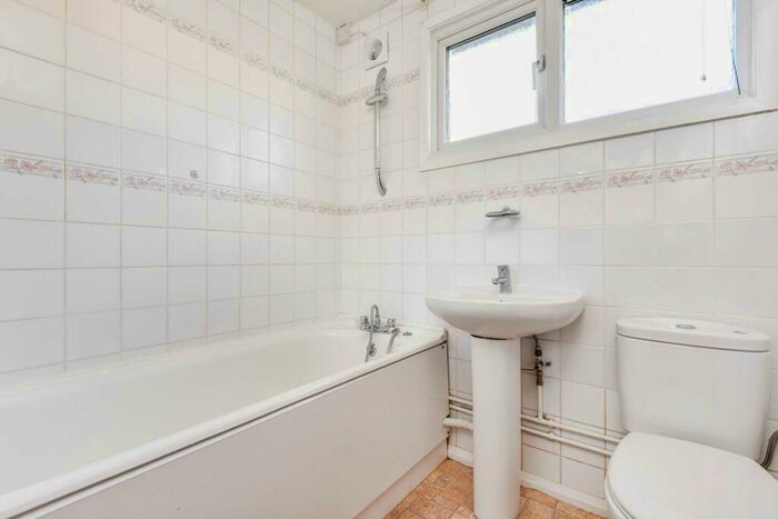 4 Bedroom Terraced House To Rent In Clover Road, Guildford, GU2