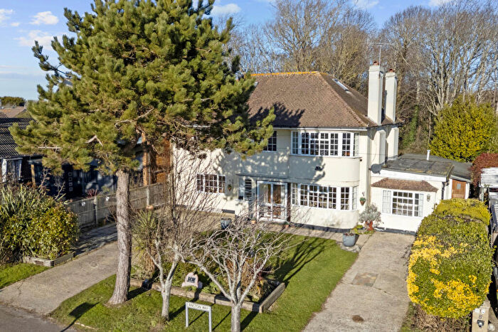 6 Bedroom Detached House For Sale In Ancton Way, Elmer, PO22