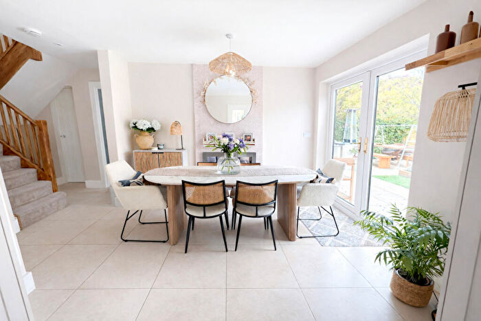 5 Bedroom Detached House For Sale In Fox Brook, Swindon, SN4