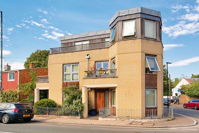 1 Bedroom Flat To Rent In Hampton Road, Hampton, TW12