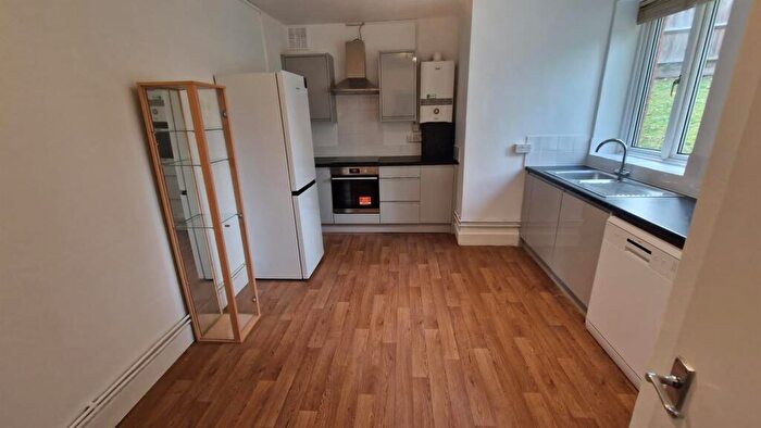 3 Bedroom Flat To Rent In Thicket Road, Anerley, SE20
