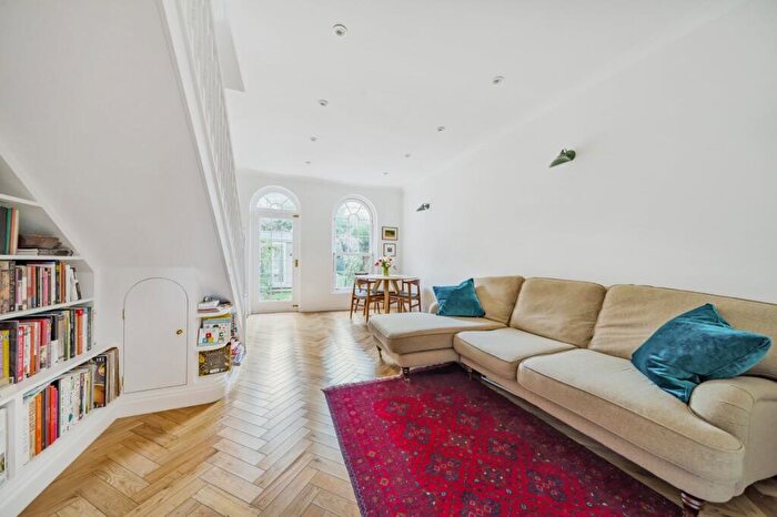 2 Bedroom House To Rent In Sophia Square, London, SE16