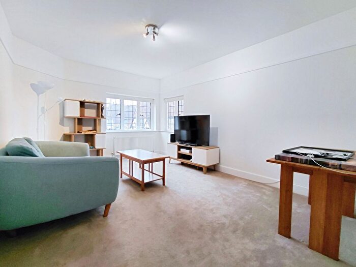 3 Bedroom Flat To Rent In Buckingham House, Monks Drive, London, W3