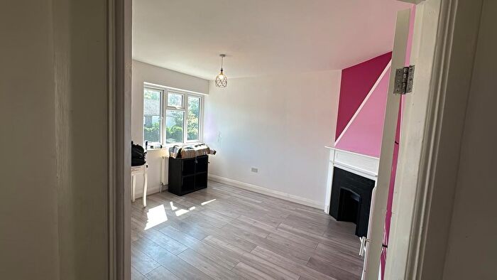 2 Bedroom Flat To Rent In A Brighton Road, Hooley, Coulsdon, CR5