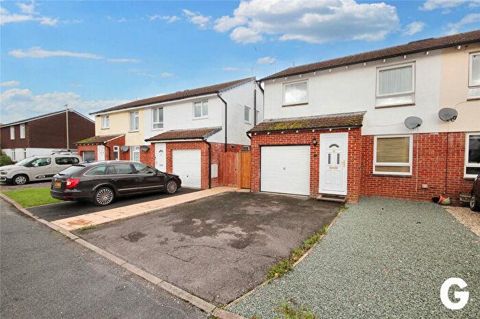 4 Bedroom Semi-Detached House For Sale In Kingfisher Way, Ringwood, Hampshire, BH24