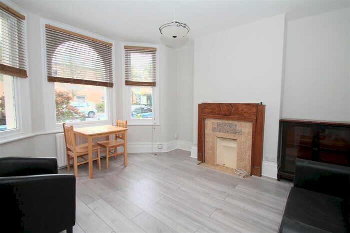 1 Bedroom Flat To Rent In Tottenhall Road, Palmers Green, London, N13