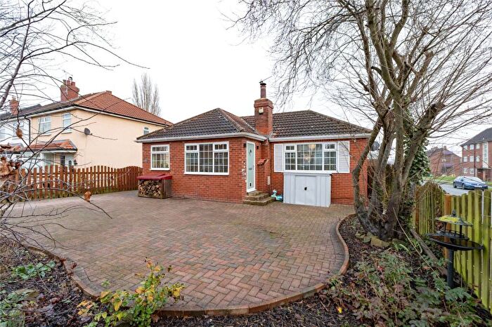 3 Bedroom Bungalow For Sale In Fearnville View, Leeds, LS8