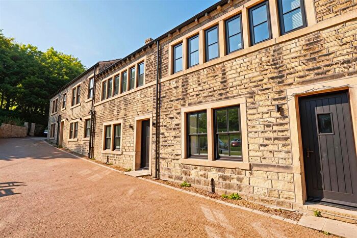 3 Bedroom Terraced House For Sale In Round Ings Road, Outlane, HD3
