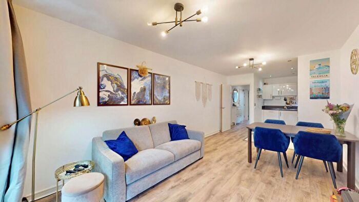 2 Bedroom Apartment For Sale In Yeoman Street, London, SE8