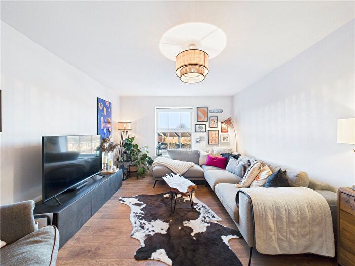 2 Bedroom Flat For Sale In Jubilee Court, Bristol, BS4