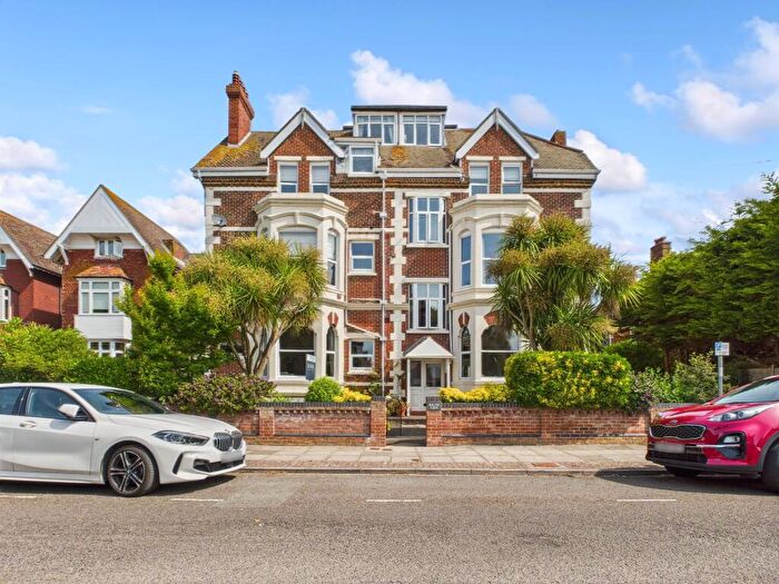 2 Bedroom Apartment To Rent In Southview, Craneswater Park, PO4