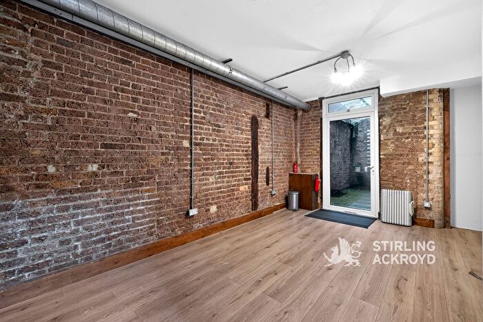 3 Bedroom Flat To Rent In Prince Of Wales Passage, London, NW1