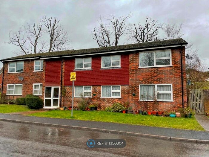 2 Bedroom Flat To Rent In The Sidings, Rudgwick, RH12