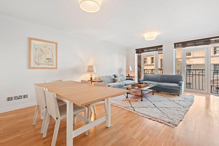 3 Bedroom Flat To Rent In Chancellor House, Hyde Park Gate, SW7