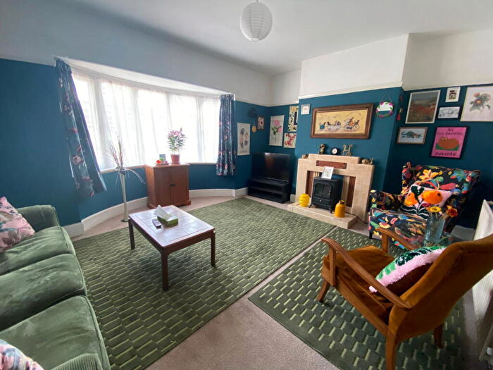 3 Bedroom End Of Terrace House For Sale In Fosse Road South, Leicester, LE3