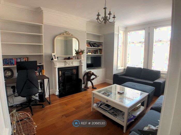 2 Bedroom Flat To Rent In Sidney Road, Beckenham, BR3
