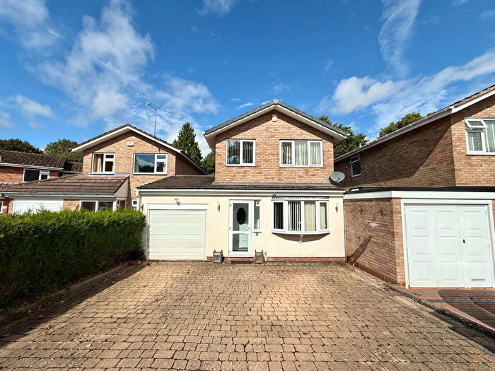 3 Bedroom Detached House For Sale In Banbrook Close, Solihull, B92