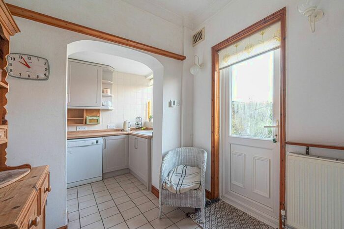 3 Bedroom Semi-Detached House To Rent In Oakwood Park Road, Southgate, London, N14