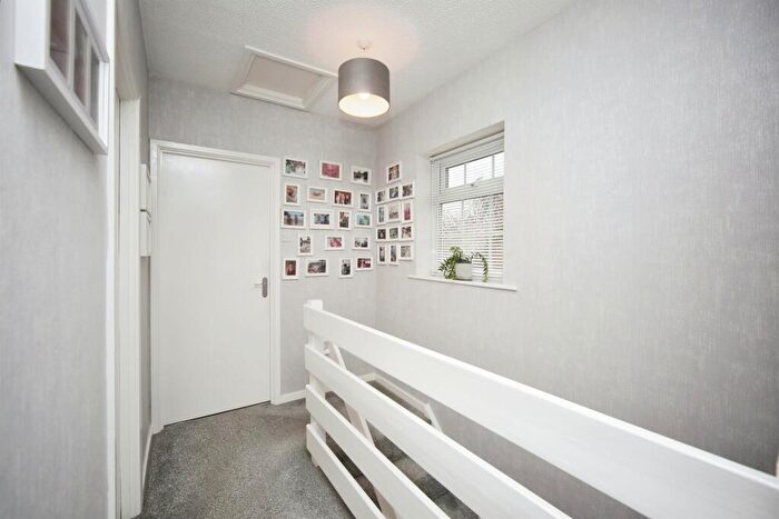 3 Bedroom End Of Terrace House For Sale In Bilbury Close, Redditch, B97