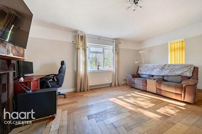 4 Bedroom Semi-Detached House For Sale In Paxman Avenue, Colchester, CO2