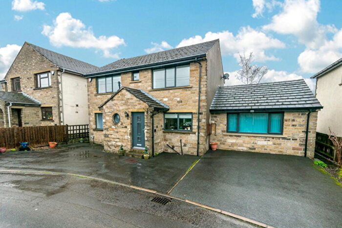 4 Bedroom Detached House For Sale In Gregory Drive, Kirkburton, HD8