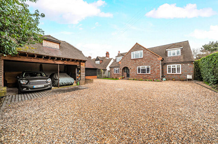 4 Bedroom Detached House For Sale In Kingfield Road, Woking, GU22