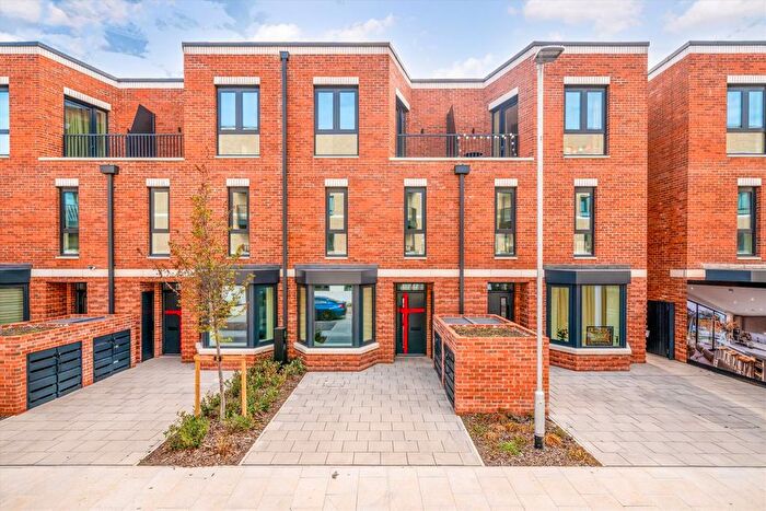 3 Bedroom Property To Rent In Rose Square, Twickenham, TW2