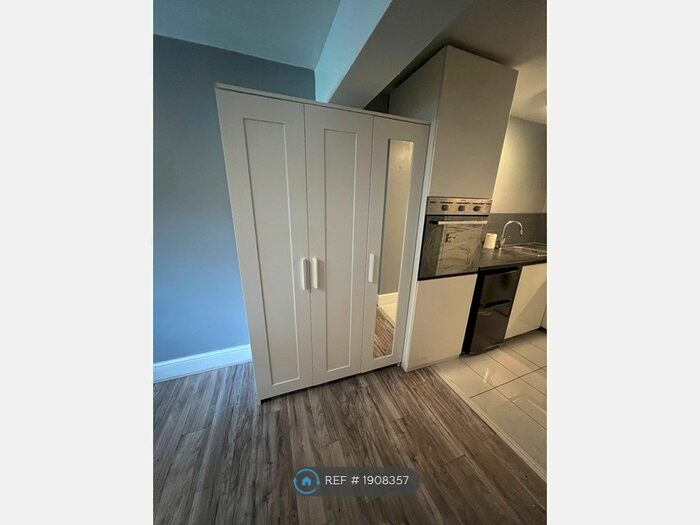 2 Bedroom Studio To Rent In Reading Road, Winnersh, Wokingham, RG41