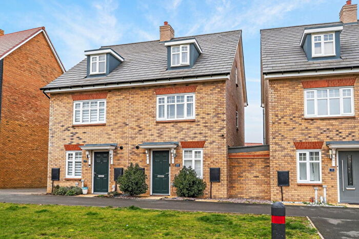 4 Bedroom Semi Detached House For Sale In Southern Cross, Wixams, MK42