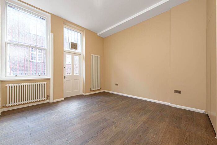 4 Bedroom Flat To Rent In Trinity Walk, Hampstead, London, NW3