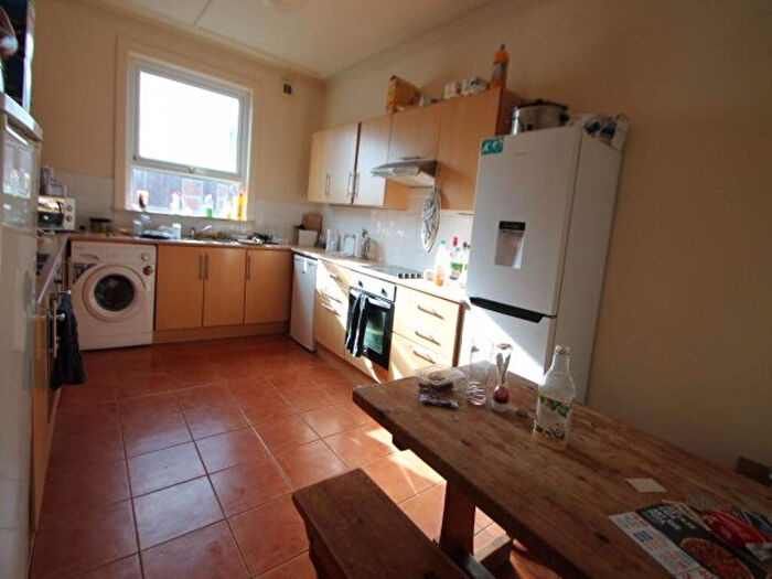 7 Bedroom House To Rent In Brudenell Avenue, Leeds, LS6
