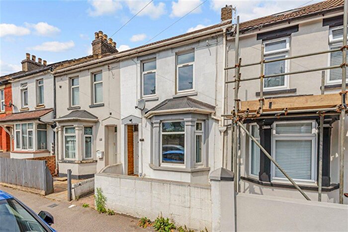3 Bedroom Terraced House For Sale In Cuxton Road, Strood, Rochester, Kent, ME2
