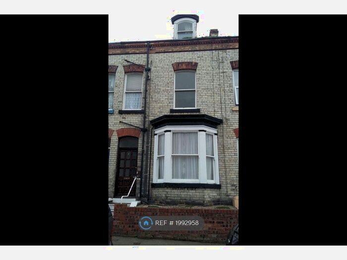 2 Bedroom Flat To Rent In Barwick Street, Scarborough, YO12