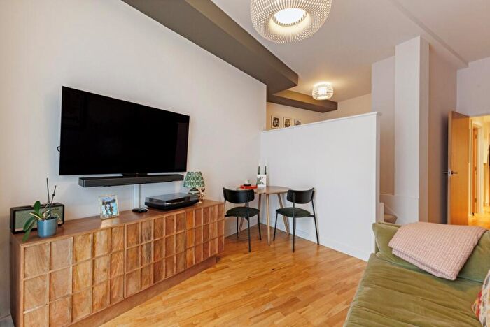 Flat To Rent In Boundary Street London, E2