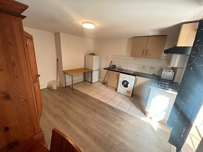 1 Bedroom Flat To Rent In Romford Road, London, E15