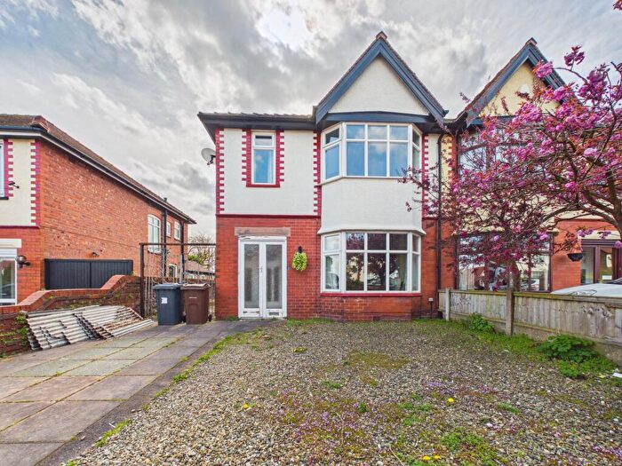 3 Bedroom Semi Detached House For Sale In Lyndhurst Road, Southport, PR8