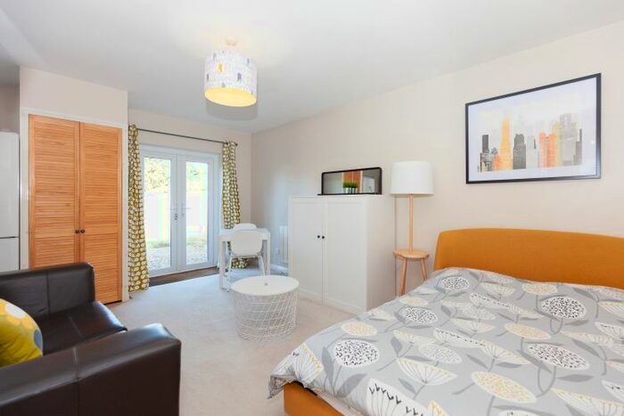 Studio To Rent In Park Avenue, Kidlington, OX5