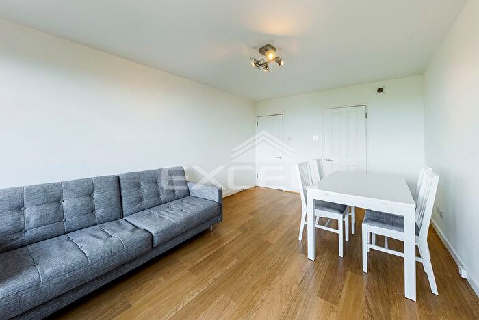 2 Bedroom Flat To Rent In Fordwych Road, Kilburn, London, NW2