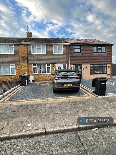 3 Bedroom Terraced House To Rent In Holmscroft Road, Luton, LU3